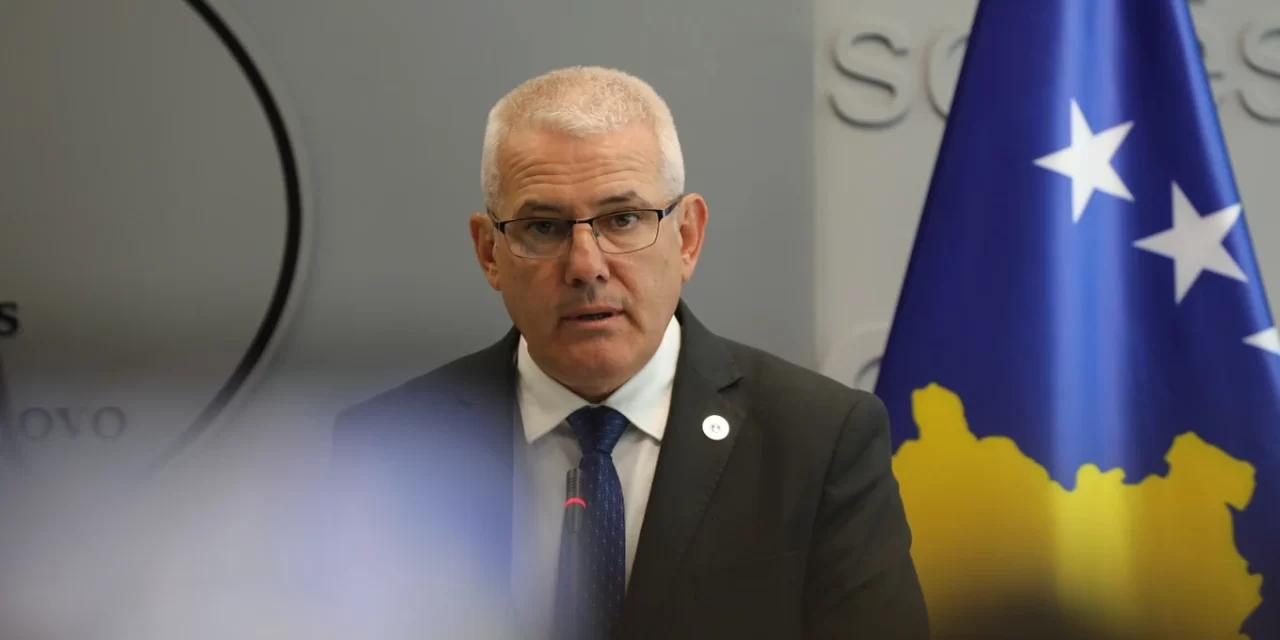 Veličao Mladića pa prijetio bombom u Skupštini