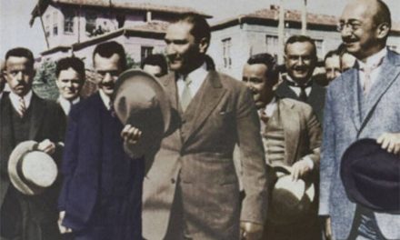 Od Osmanlija do Republike: Priča o fesu i šeširu