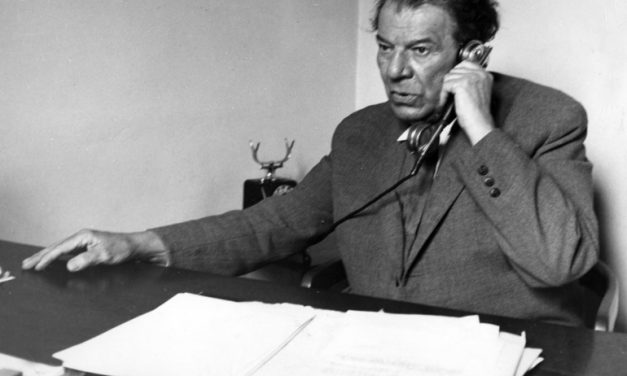 Veliki Branko Gavella je u sarajevskom Narodnom pozorištu 1942. postavio Hamleta, jednu od uloga imao je mladi Rejhan Demirdžić