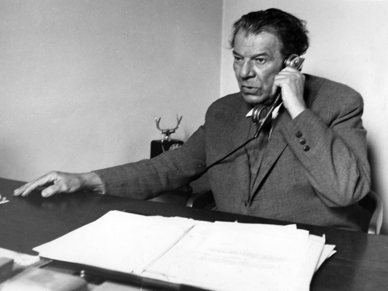 Veliki Branko Gavella je u sarajevskom Narodnom pozorištu 1942. postavio Hamleta, jednu od uloga imao je mladi Rejhan Demirdžić