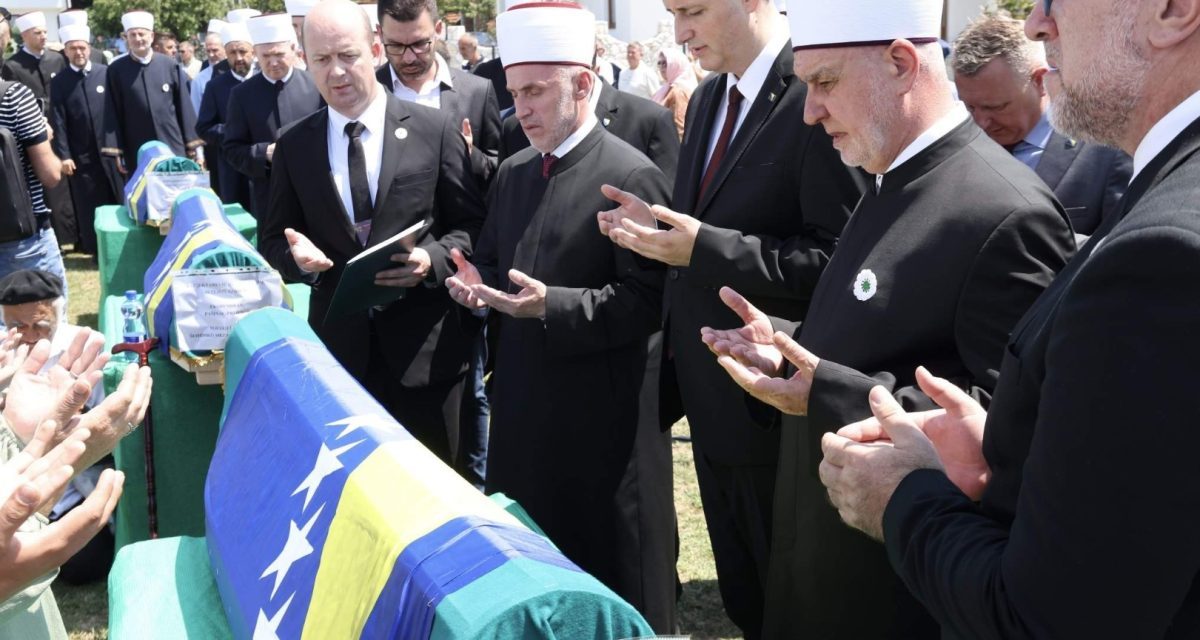 Danas Kasim nije imao nikoga svoga da ga spusti u mezar