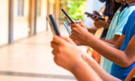 Inovatori predstavili “glupi telefon”, bez pretraživača, TikToka, Instagrama i igrica