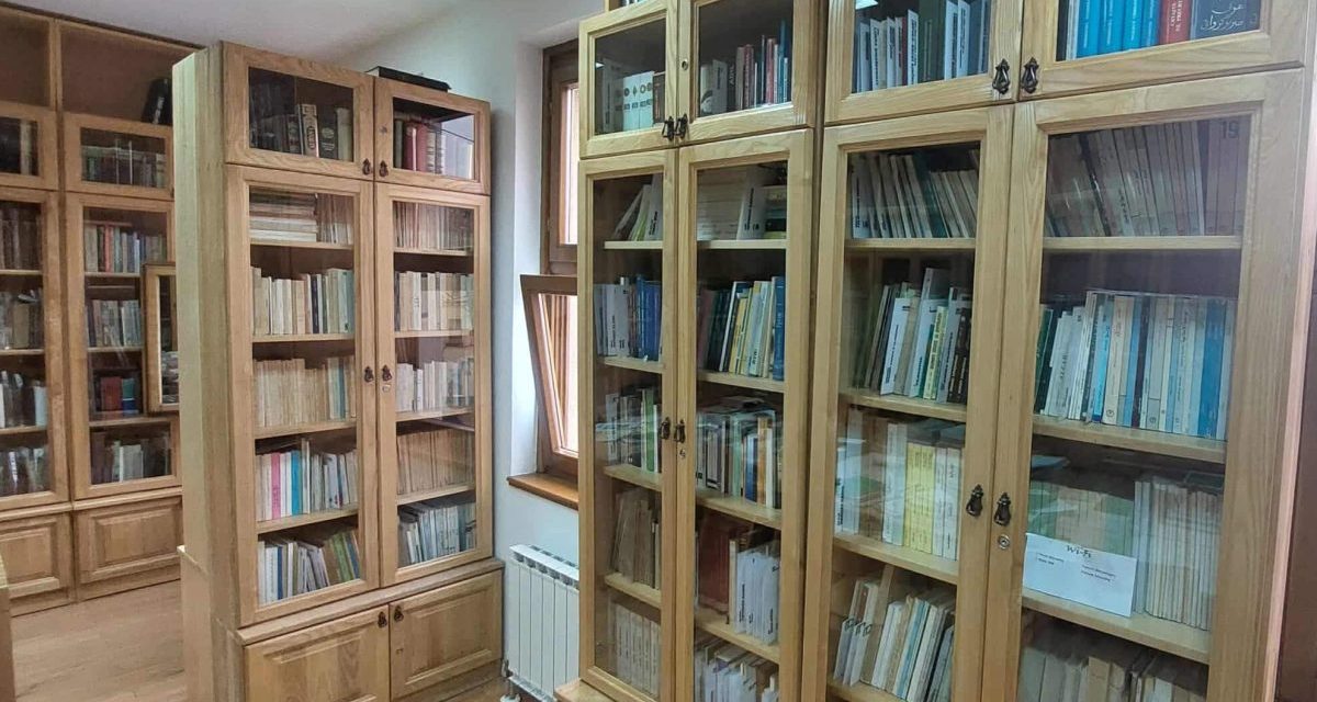 Profesor Omer Nakičević kompletnu svoju biblioteku poklonio je Biblioteci “Behram-beg”