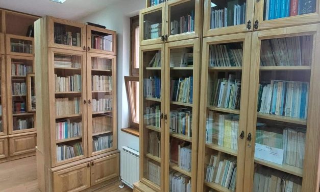Profesor Omer Nakičević kompletnu svoju biblioteku poklonio je Biblioteci “Behram-beg”