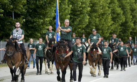 Konjanici prvi put u Potočarima