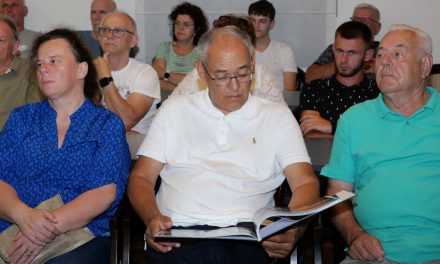 Glasovi protiv zaborava: Buzet u znaku sjećanja na Srebrenicu