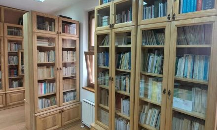 Profesor Omer Nakičević kompletnu svoju biblioteku poklonio je Biblioteci “Behram-beg”