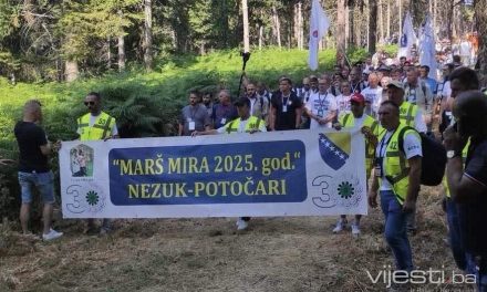 Šest hiljada ljudi krenulo je jutros pješke iz Nezuka u Srebrenicu