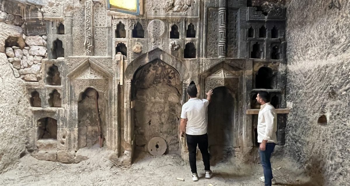 Čistili skladište i pronašli džamiju staru 600 godina čiji je mihrab uklesan u stijeni