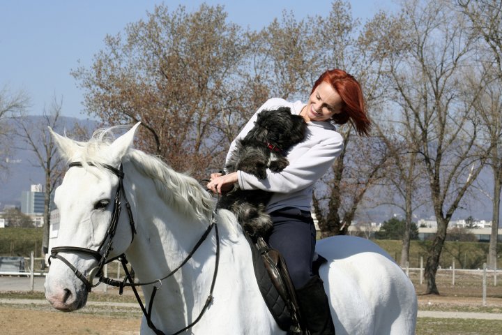Almira Osmanović: “Unučice su moja najdraža publika, a ja sam njihova baka zvijezda”