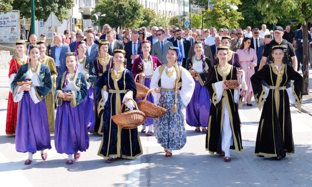U zavičaju svojih roditelja: Armin Hodžić na svečanom otvaranju Sajma šljive