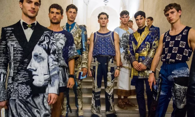 „Kristijanizam pretvoren u parodiju na modnoj pisti“