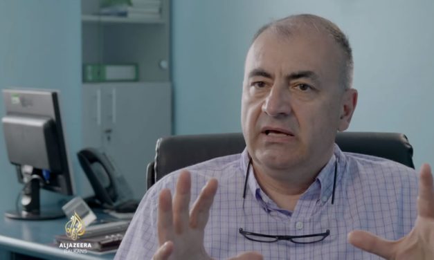 Bio je među prvim liječnicima koji su se 1993. godine probili u Mostar, a danas je na samom vrhu svjetske neurohirurgije