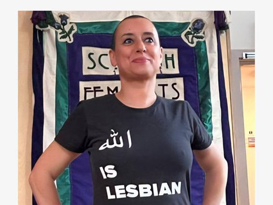 Pred sudom zbog majice s natpisom “Allah je lezbejka”