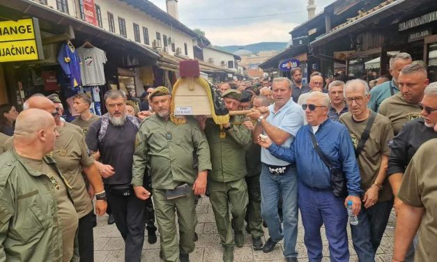 Klanjana dženaza Eminu Švrakiću Amidži: On je svoju biografiju ispisao junački i uspješno