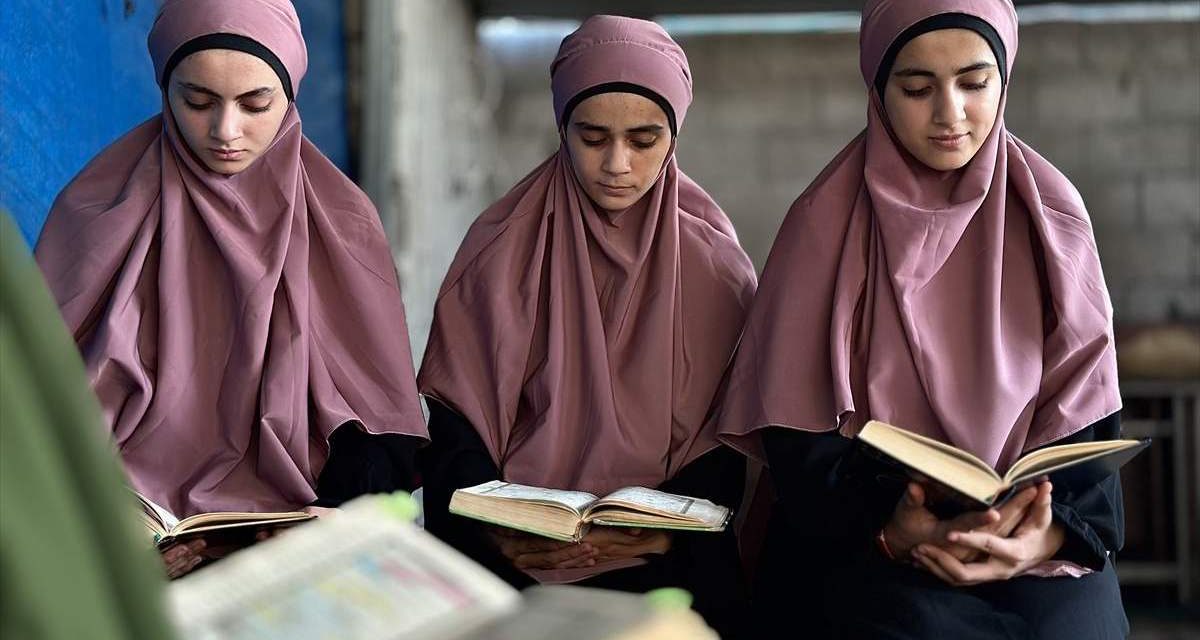 Tri sestre iz Gaze postale hafize uprkos izraelskim bombama, gladi i raseljavanju