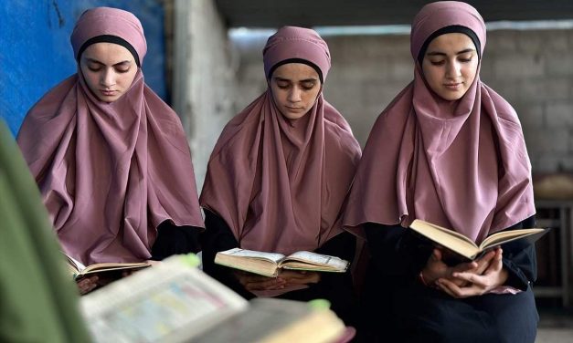 Tri sestre iz Gaze postale hafize uprkos izraelskim bombama, gladi i raseljavanju