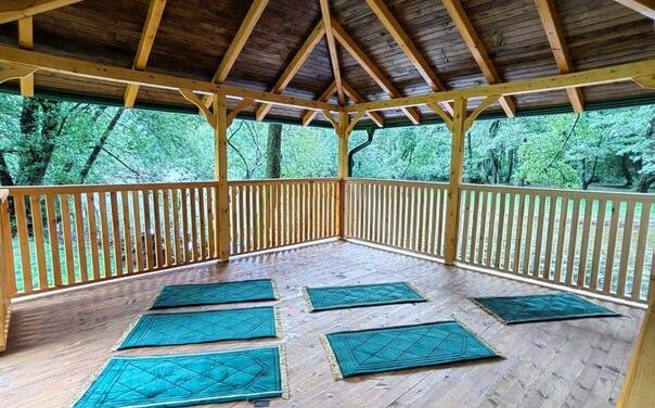 Na Vrelu Bosne izgrađen prostor za obavljanje namaza