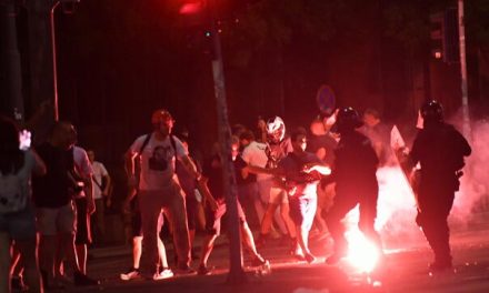 Tučnjave i salve suzavca, deseci povrijeđenih i uhapšenih