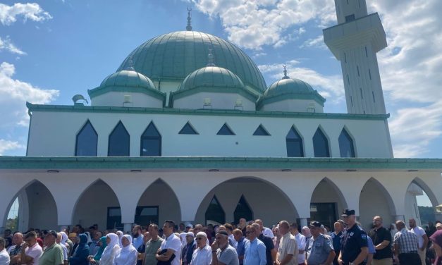 Reis Kavazović otvorio novoizgrađenu džamiju u Bosanskoj Krupi