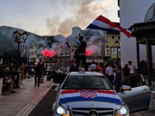 Tri osobe privedene zbog incidenta ispred gradske džamije u Jajcu