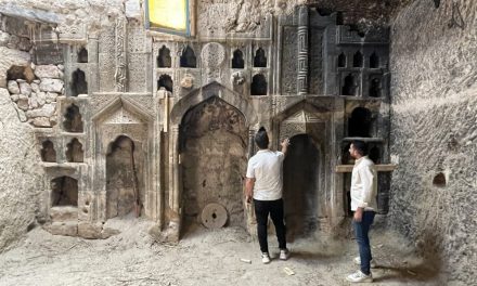 Čistili skladište i pronašli džamiju staru 600 godina čiji je mihrab uklesan u stijeni