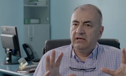 Bio je među prvim liječnicima koji su se 1993. godine probili u Mostar, a danas je na samom vrhu svjetske neurohirurgije