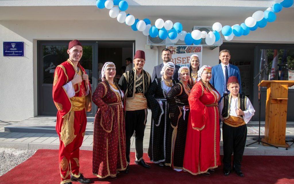 Mladi folklorom i teatrom čuvaju korijene