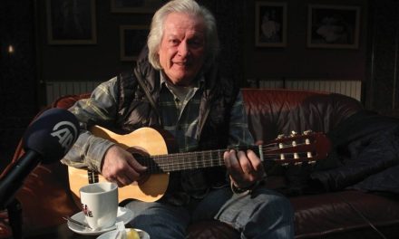 Ibrica Jusić: “Moja obitelj bila je željna kruha, nismo imali stolce već smo sjedili na gajbama, ali uvijek je bilo pjesme i zafrkancije”