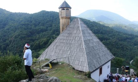 Augustovska okupljanja: Domovina se brani dovom