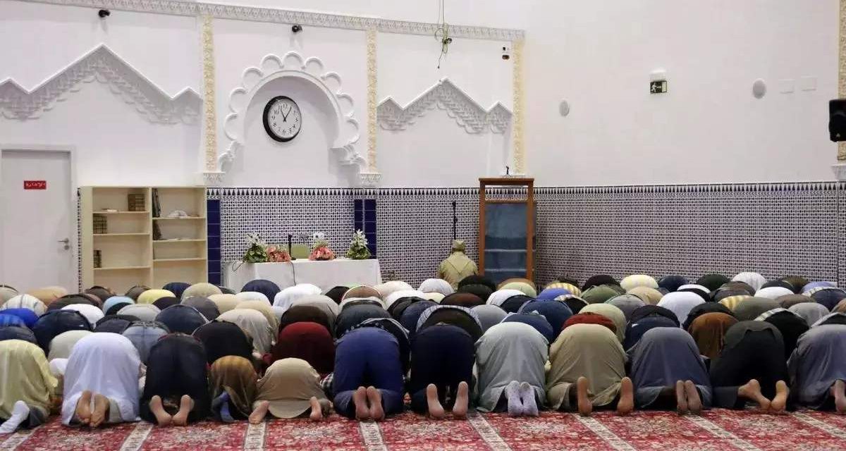 Španski grad Jumilla zabranio muslimanske obrede u gradskim dvoranama, pobunili se biskupi i muslimani nazivajući to islamofobijom