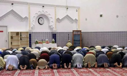 Španski grad Jumilla zabranio muslimanske obrede u gradskim dvoranama, pobunili se biskupi i muslimani nazivajući to islamofobijom