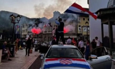 Tri osobe privedene zbog incidenta ispred gradske džamije u Jajcu