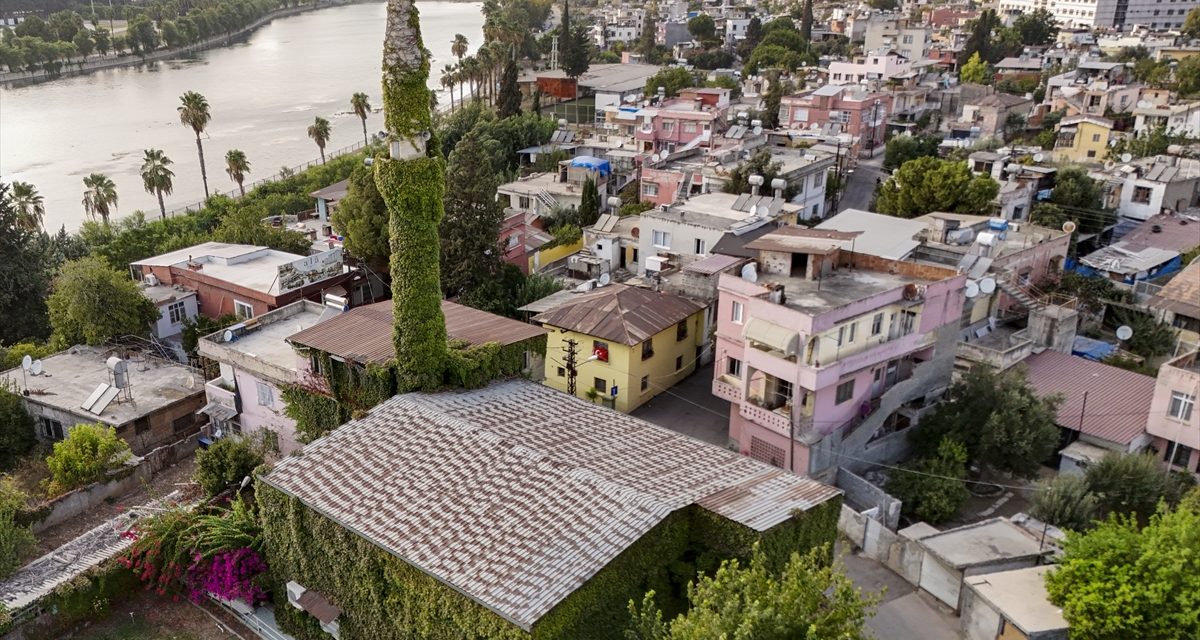 Zelena džamija u Adani: Njeni zidovi i minaret obrasli su bršljanom