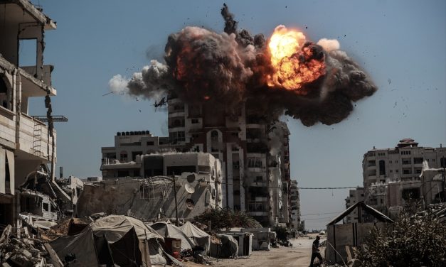 Gaza gori, čuju se krici ispod ruševina