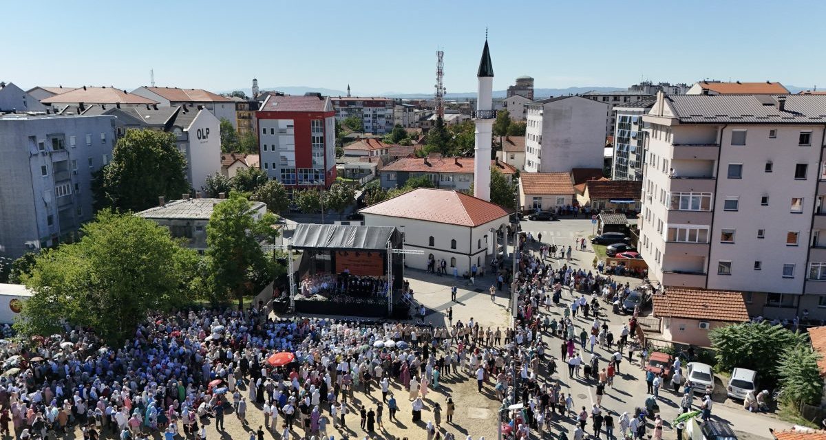 Otvorenje džamije Ahmed-bega Salihbegovića okupilo hiljade vjernika