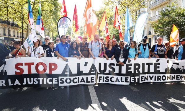 Haos u Francuskoj: Stotine hiljada ljudi na ulicama, sukobi u više gradova, blokirane škole, saobraćaj…