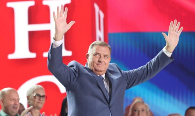 Lajali na zvijezde: SNSD ipak ide na prijevremene izbore za predsjednika RS