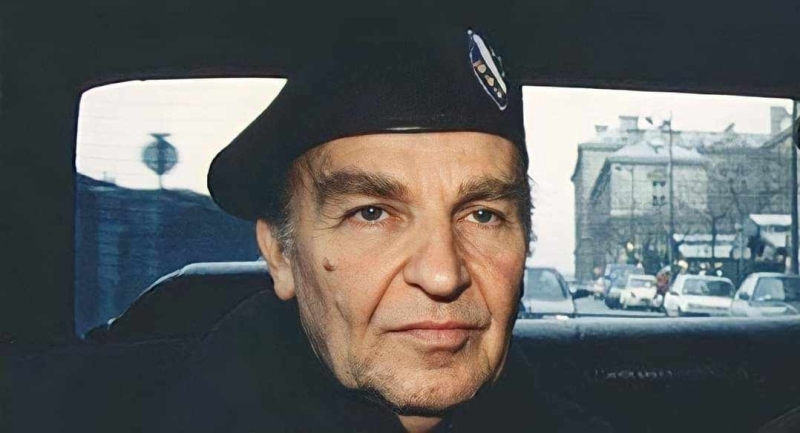 Razapet između Istoka i Zapada, između bošnjačkog lidera i predsjednika svih građana