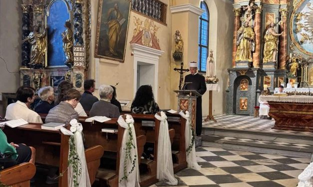 Hodža u crkvi: Imam bošnjačkog džemata u Klagenfurtu održao predavanje katoličkim hodočasnicima