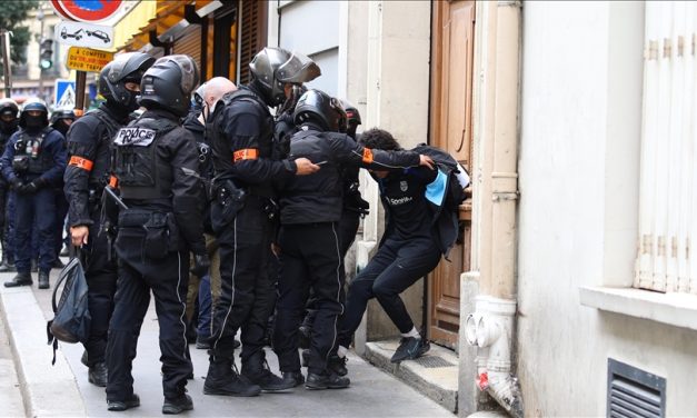 Francuska upada u ozbiljnu krizu sa novom manjinskom vladom