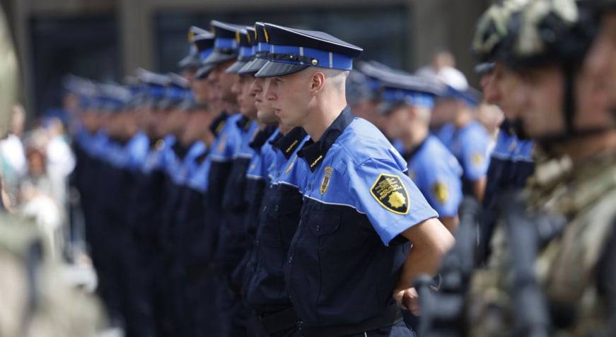 Donator stranke Rame Isaka nabavlja uniforme za policiju