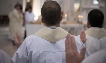 Kada i zašto je uveden obavezni celibat za svećenike?