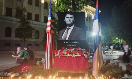 Politički kič: Kako Dodikovi poltroni prave sveca od Čarlija Kirka