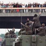 Bacanje cveća pod gusjenice: Kad su Beograđani ispratili tenkove na Vukovar