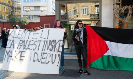 Zbog palestinske zastave kažnjeni s 200 eura