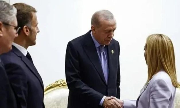 Edogan poručio Meloni: “Sjajno izgledaš, ali prestani pušiti”