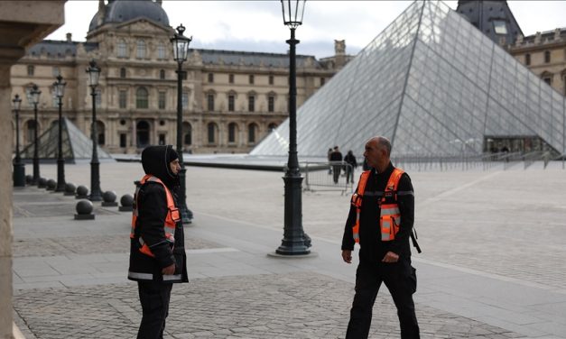 Osumnjičeni za krađu dragulja iz Louvrea uhapšeni