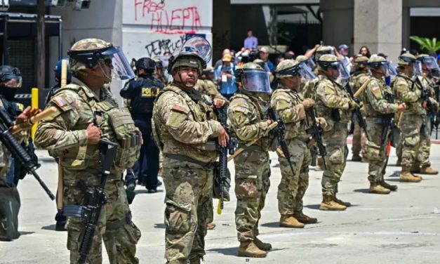 Amerika na rubu diktature: Trump šalje vojsku u demokratske gradove