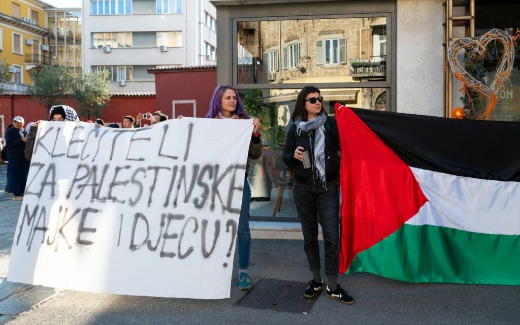 Zbog palestinske zastave kažnjeni s 200 eura